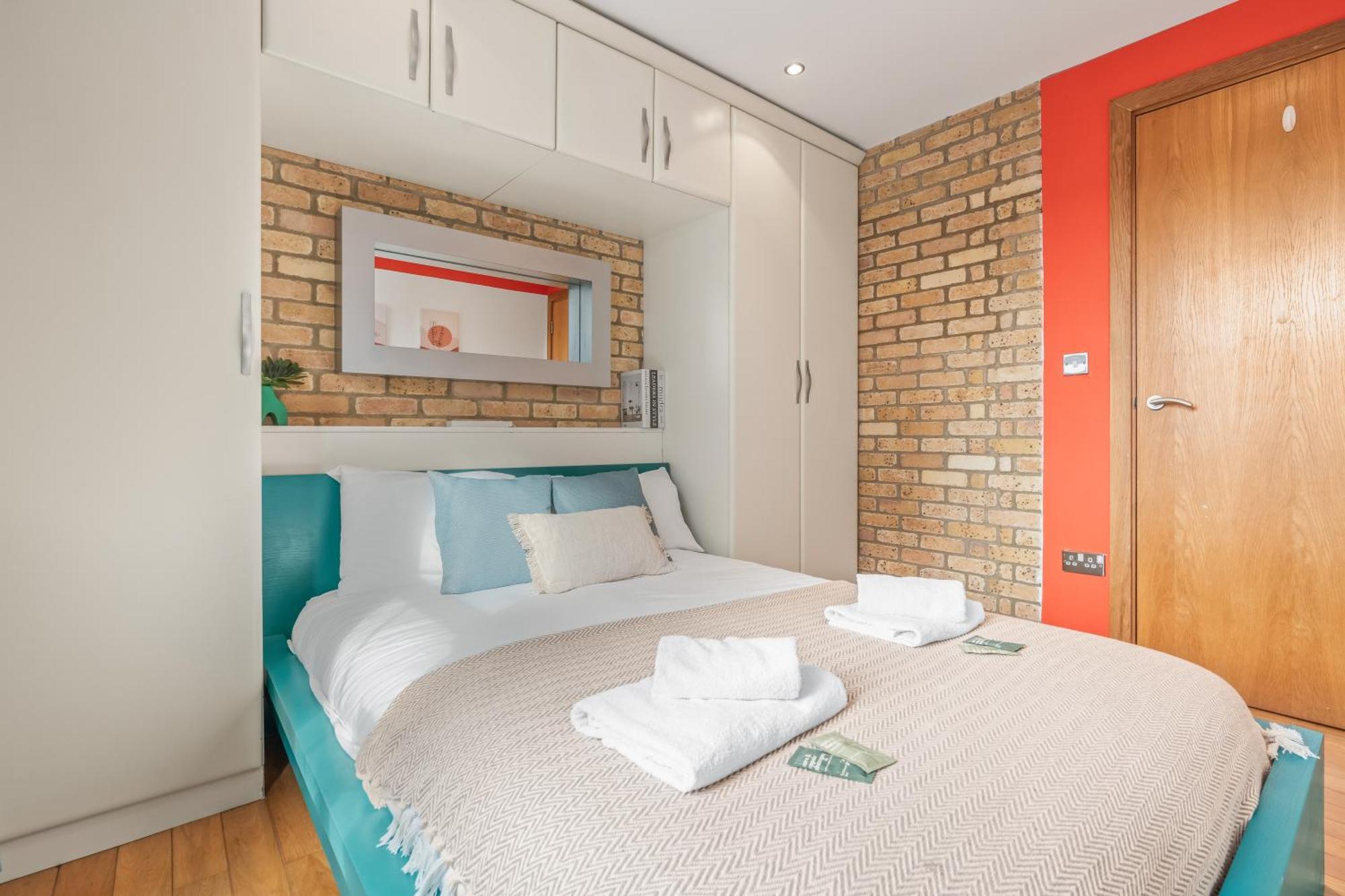 Waterloo - Modern And Industrial 2 Bed - Close To Bridge, Sleeps 6