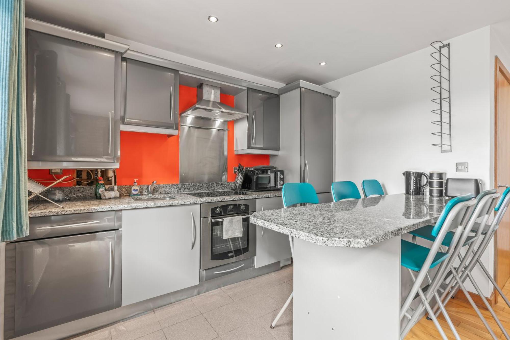 Waterloo - Modern And Industrial 2 Bed - Close To Bridge, Sleeps 6
